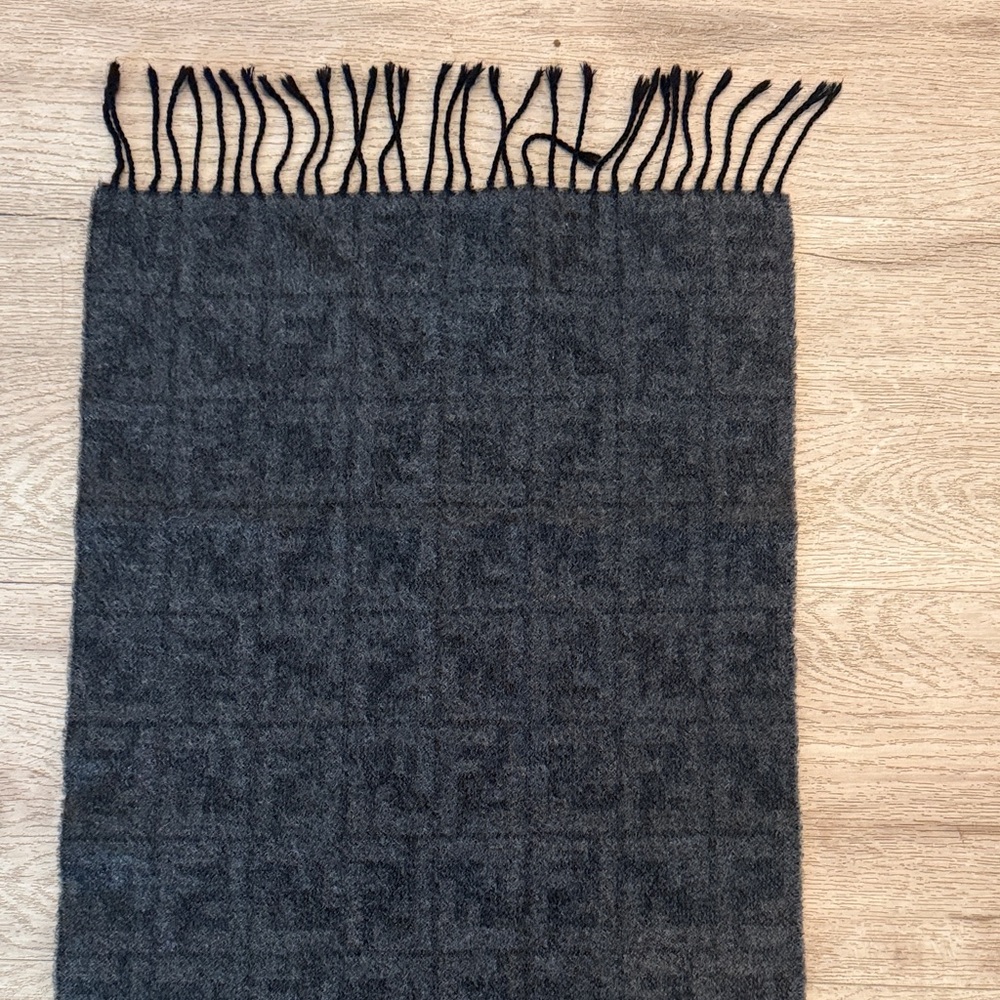 Fendi Charcoal Gray Wool Scarf with Branded Tag - Picture 3 of 5